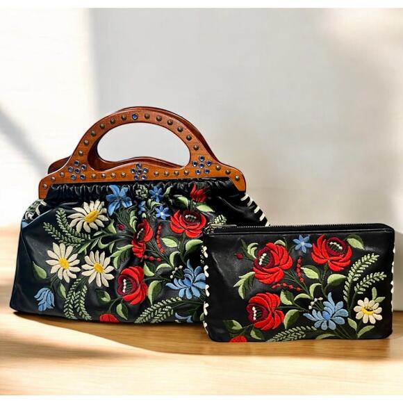 Y2K Isabella Fiore Embroidered Leather Clutch Bag & Large Wristlet - Picture 13 of 13